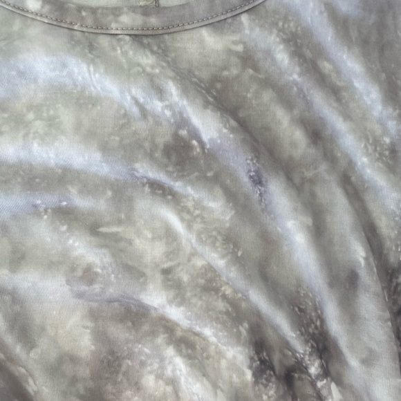 Tie dye active wear top. - Picture 4 of 4